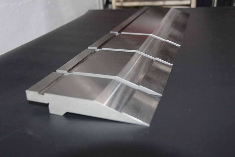 折彎機(jī)尖刀模