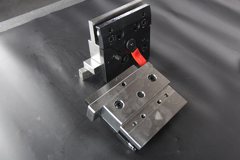 折彎?rùn)C(jī)模具夾板