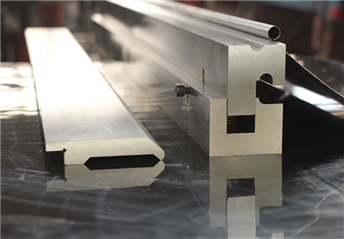 大同某汽配加工廠購(gòu)買折彎?rùn)C(jī)模具