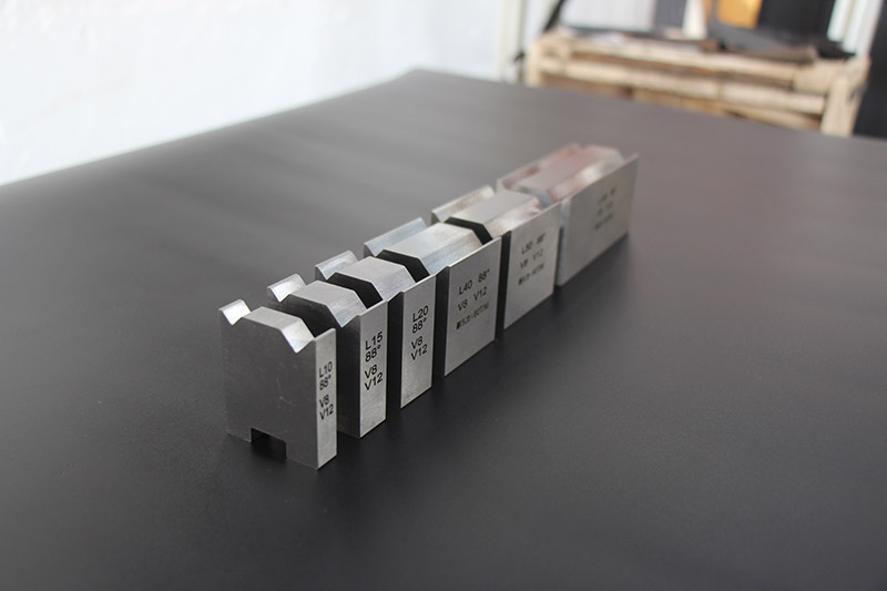 佛山某不銹鋼制品廠購(gòu)買折彎?rùn)C(jī)模具