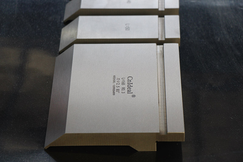 廣州某電器制造有限公司購(gòu)買折彎?rùn)C(jī)模具