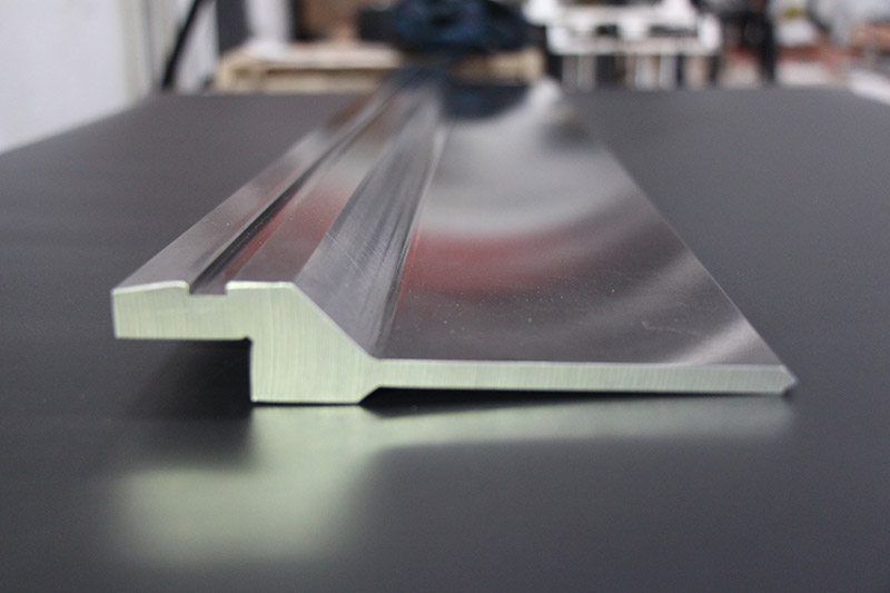 武漢某塑業(yè)有限公司購(gòu)買折彎?rùn)C(jī)模具